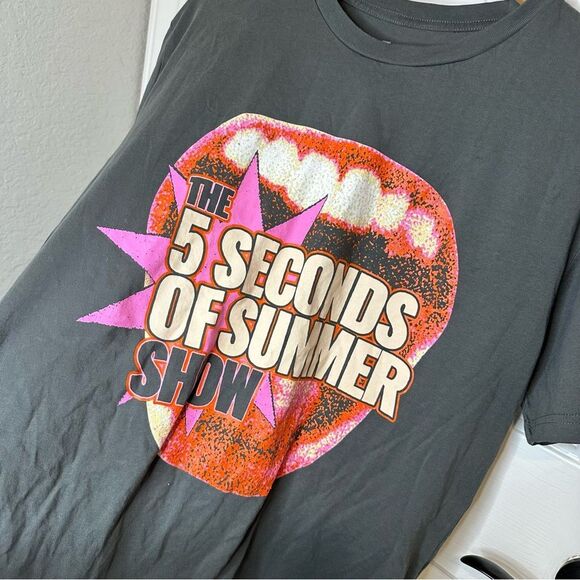 5 Seconds Of Summer 5SOS Summer Show World Tour 2023 Lips Graphic Tee Sz L Indie - Picture 2 of 5